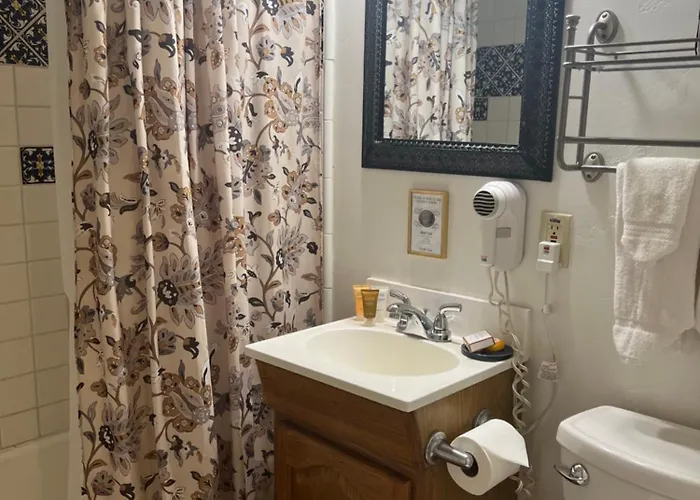 Canyon Rose 2* Bisbee