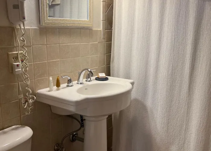 Canyon Rose 2* Bisbee